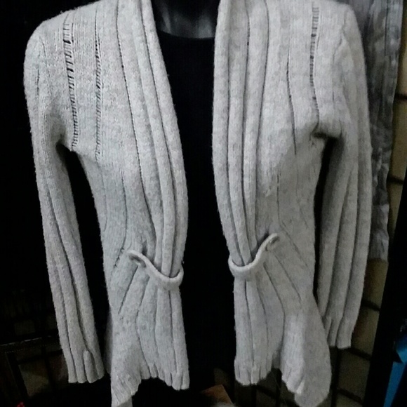 💚Sweater 💚 - Picture 1 of 4